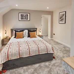 Host & - Uggleby House Holiday home